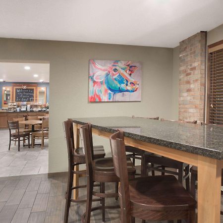 Americinn By Wyndham Mount Pleasant Екстериор снимка