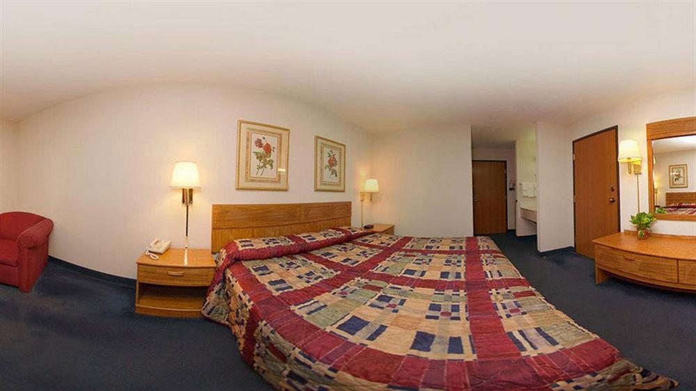 Americinn By Wyndham Mount Pleasant Екстериор снимка