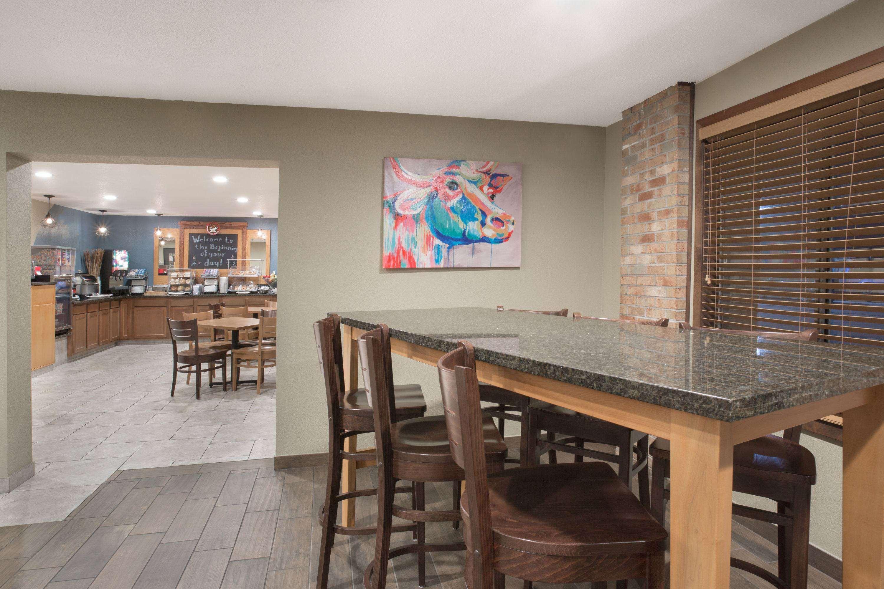 Americinn By Wyndham Mount Pleasant Екстериор снимка