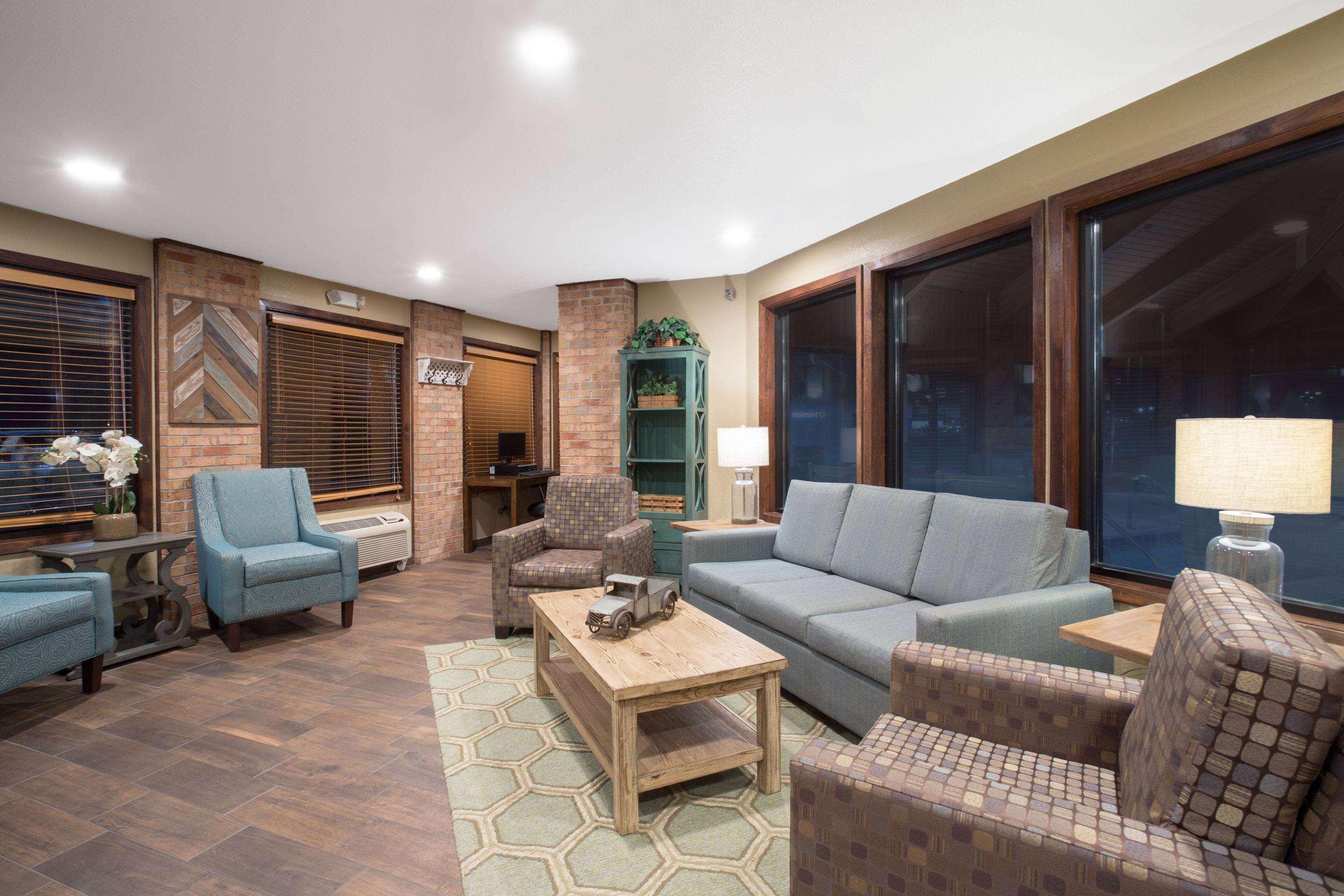 Americinn By Wyndham Mount Pleasant Екстериор снимка