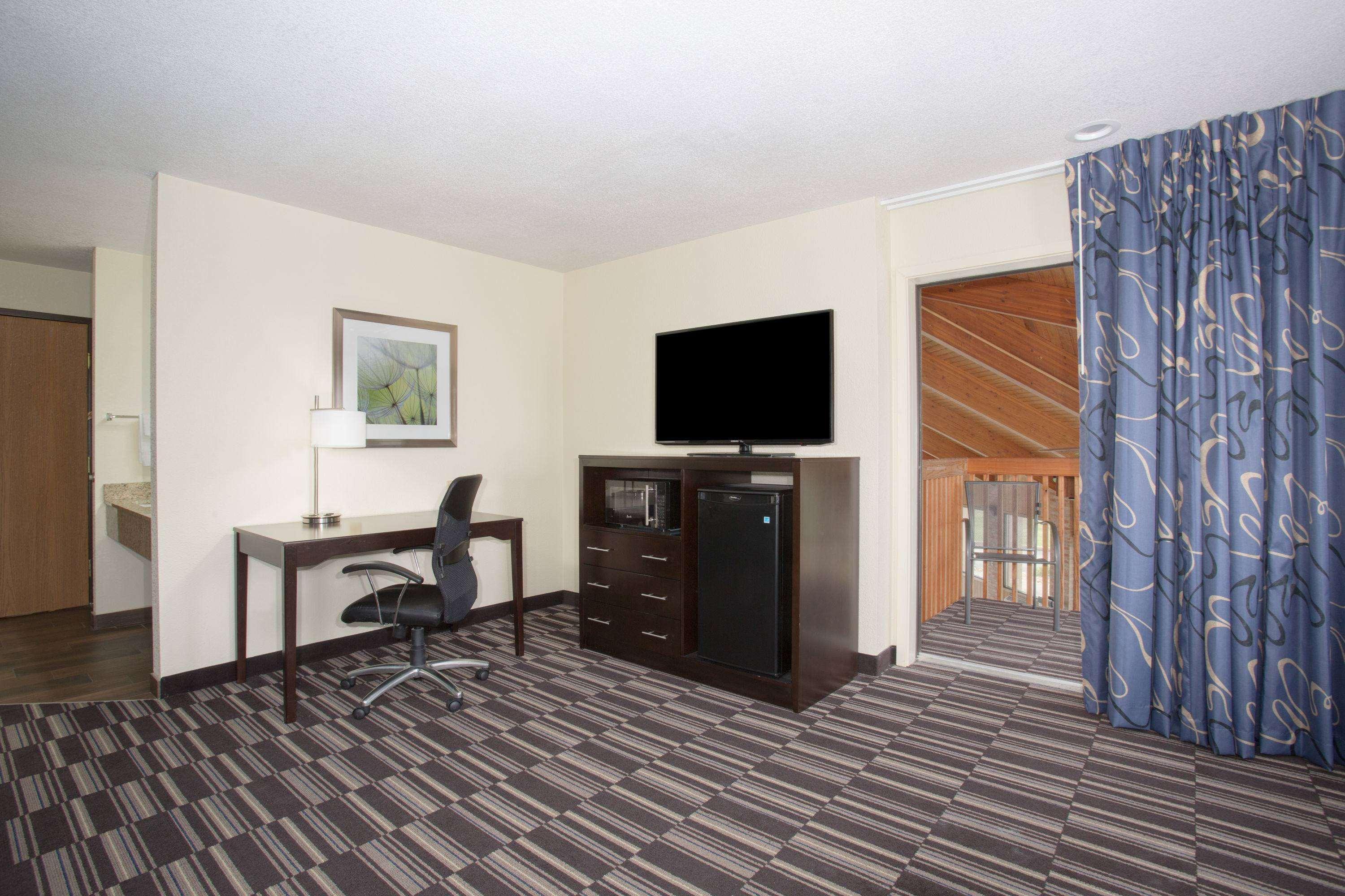 Americinn By Wyndham Mount Pleasant Екстериор снимка