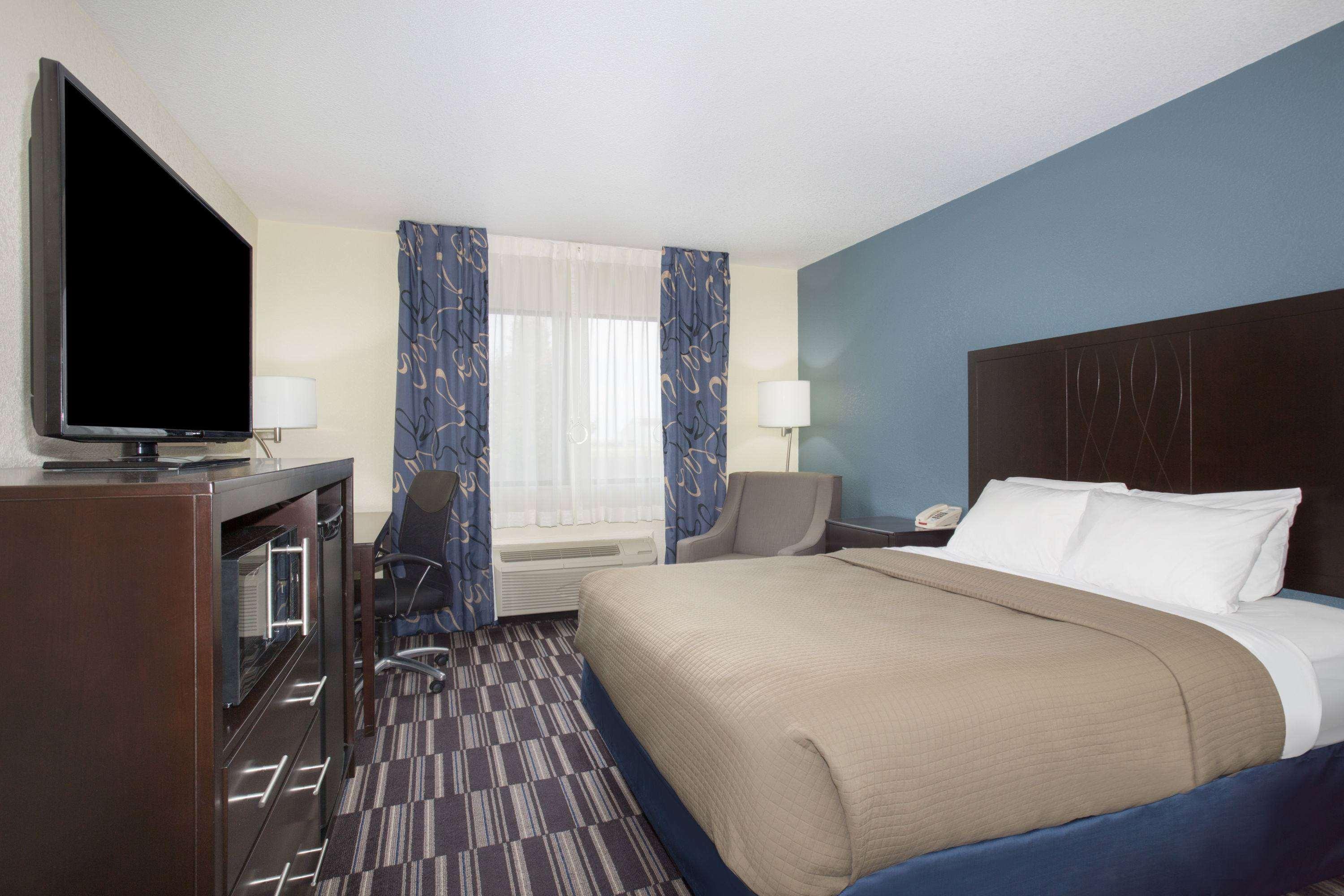 Americinn By Wyndham Mount Pleasant Екстериор снимка