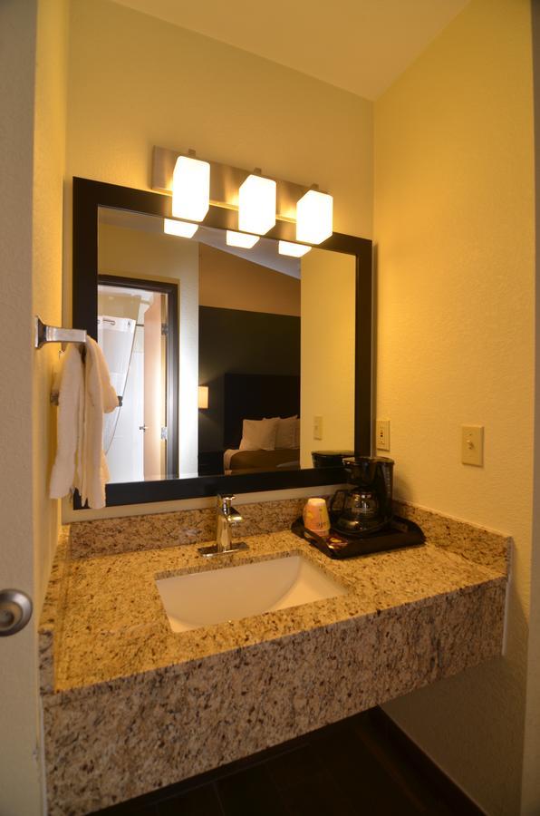 Americinn By Wyndham Mount Pleasant Екстериор снимка