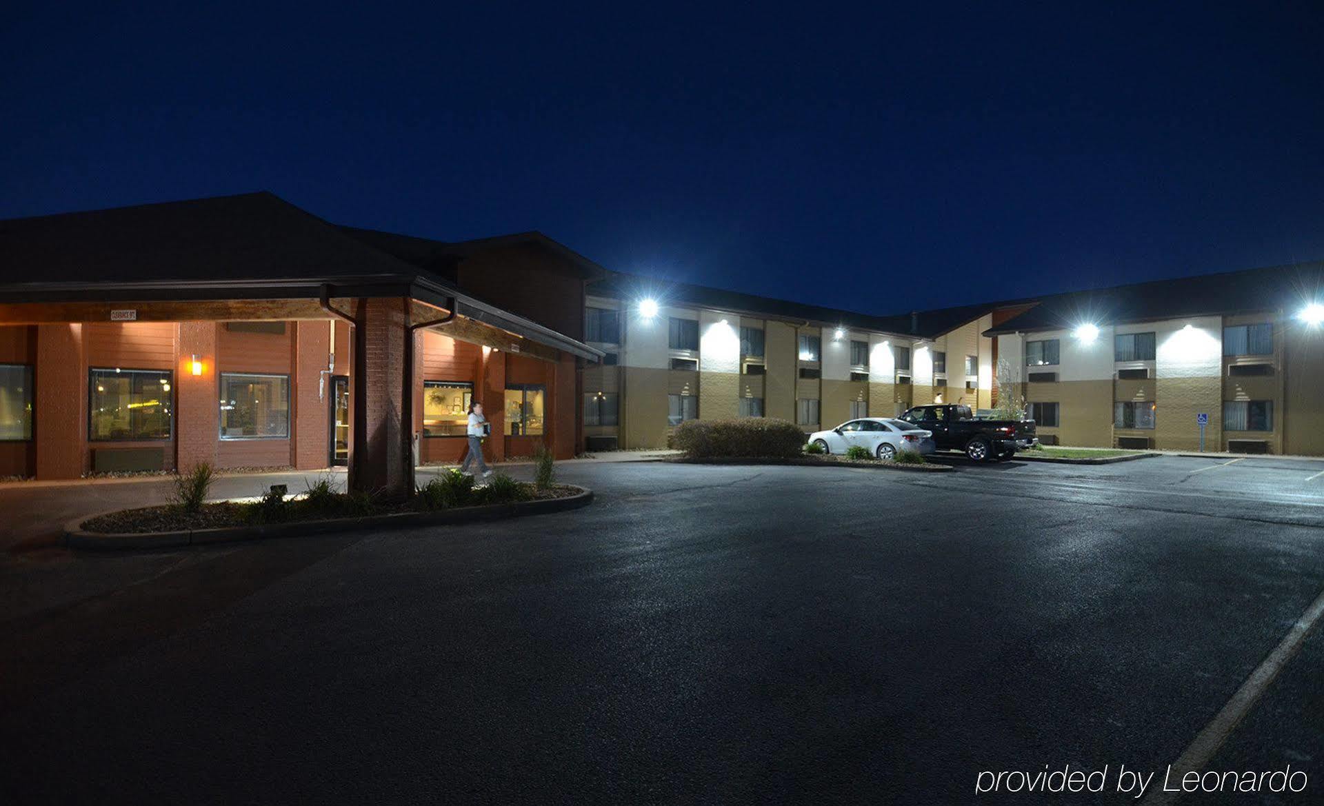 Americinn By Wyndham Mount Pleasant Екстериор снимка