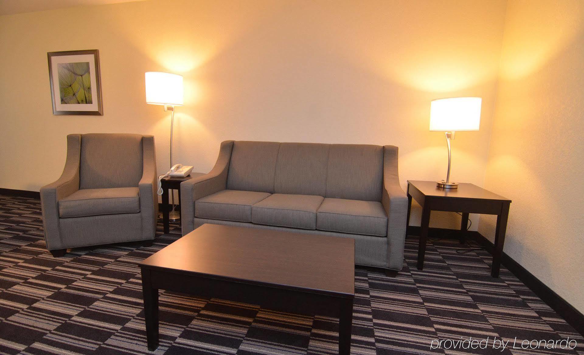 Americinn By Wyndham Mount Pleasant Екстериор снимка